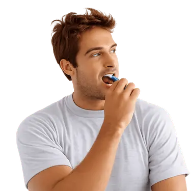 Persona cepillándose los dientes con técnica correcta para una adecuada higiene dental