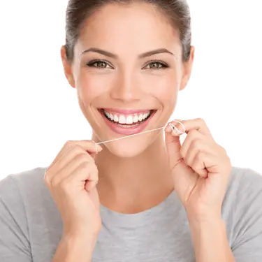 Uso de hilo dental para limpiar los espacios interdentales y eliminar placa bacteriana