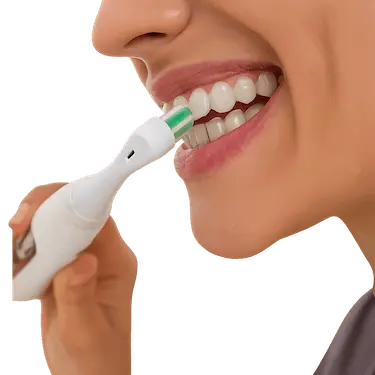 Cepillado dental diario recomendado para mantener los resultados del blanqueamiento dental LED
