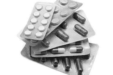 Blíster de pastillas asociado a xerostomía y causas farmacológicas del mal aliento