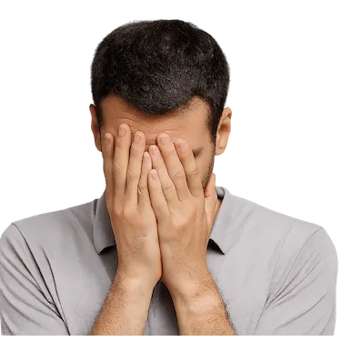 Hombre con tensión mandibular por ansiedad, causa frecuente de bruxismo y apretamiento dental