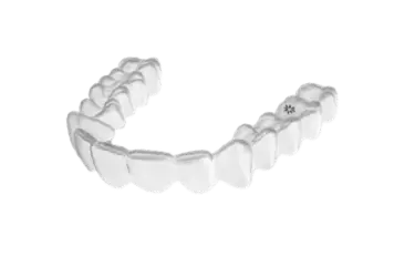 Alineadores transparentes tipo Invisalign para corregir dientes apiñados en adolescentes y adultos