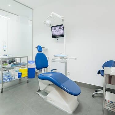 Gabinete de cirugía dental del Dr. Ferrer en Madrid para tratamientos avanzados