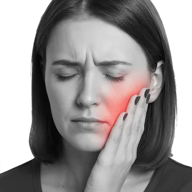 Paciente con dolor dental durante una urgencia odontológica en clínica dental de Murcia