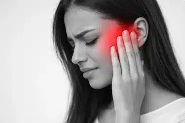 Dolor en la zona posterior de la boca por pericoronaritis en muela del juicio