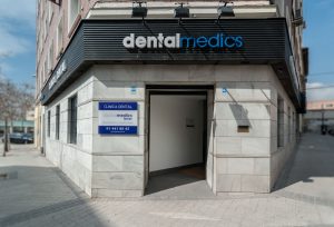 Fachada clinica dentalmedics Chamberí