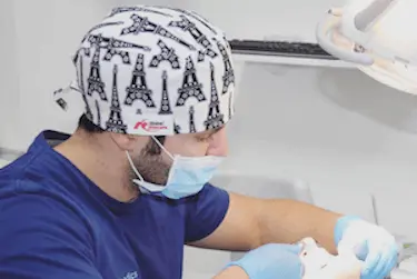 Fases del proceso completo para colocar implantes dentales paso a paso