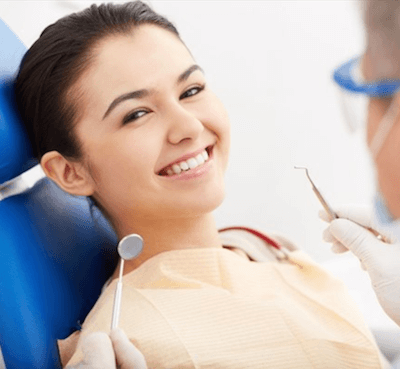  10 remedios para solucionar el sangrado de encías - Clínica dental Dr. Ferrer | Madrid