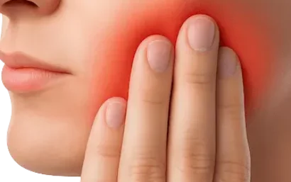 Dolor de muelas por cordales con inflamación facial, signo de posible infección dental