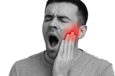 Dolor mandibular al bostezar causado por bruxismo y sobrecarga muscular