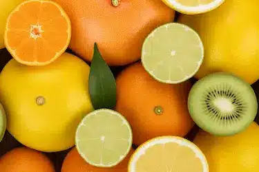 Frutas ácidas que erosionan el esmalte y pueden causar sensibilidad dental