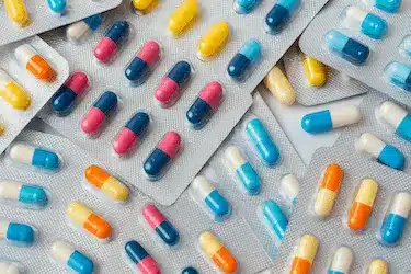 Blísteres de antibióticos asociados a manchas y coloración amarilla en los dientes